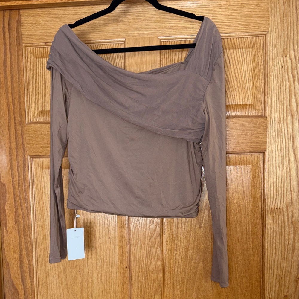 ReoRia Off-Shoulder Mocha Crop Top